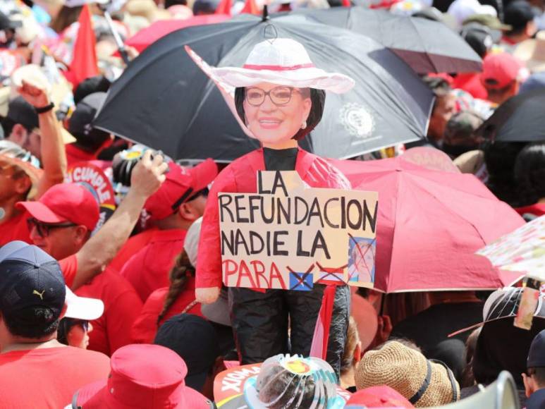 “Xiomara no está sola”, simpatizantes de Libre exclaman frente a Casa Presidencial