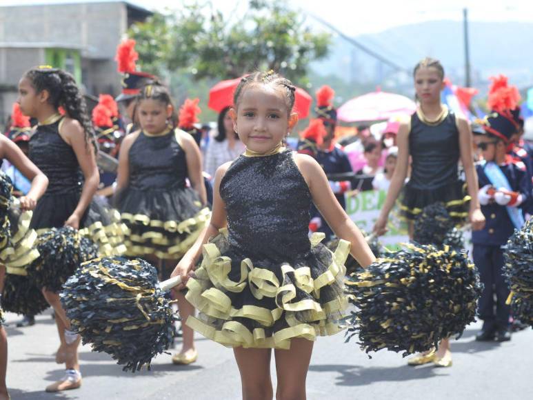 Así resaltaron las palillonas y pomponeras de primaria en las fiestas de independencia 2023