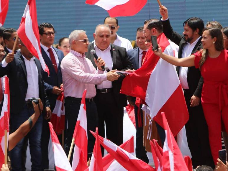 Los mejores momentos de la juramentación de Jorge Cálix y diputados en el Partido Liberal