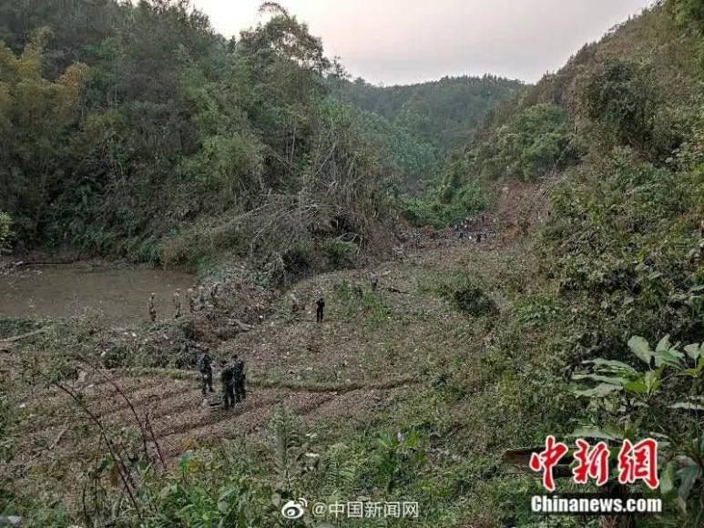 Lo que se sabe del avión que se estrelló en China con 132 pasajeros a bordo