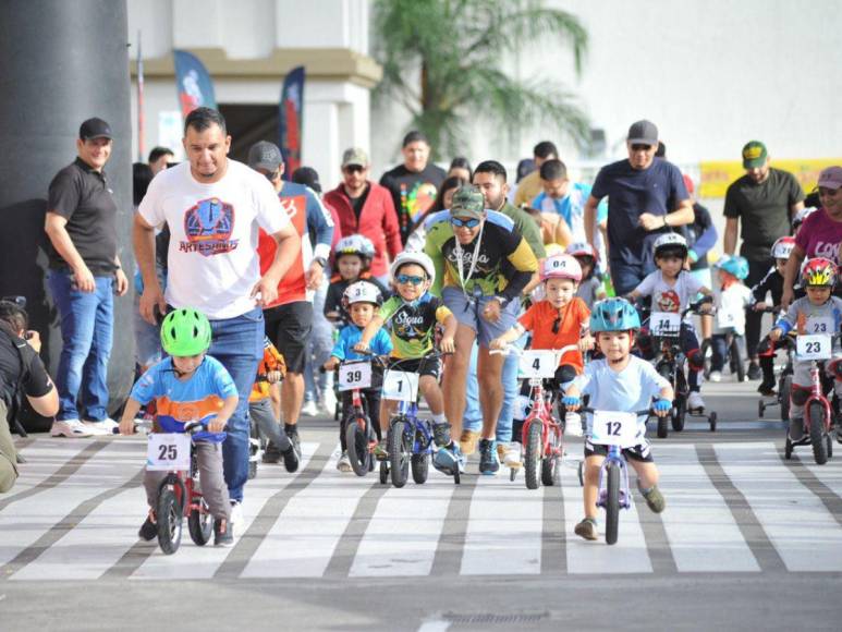 ¡Vamos, pedaleen!: Así arrancó la Vuelta Ciclística Infantil 2023