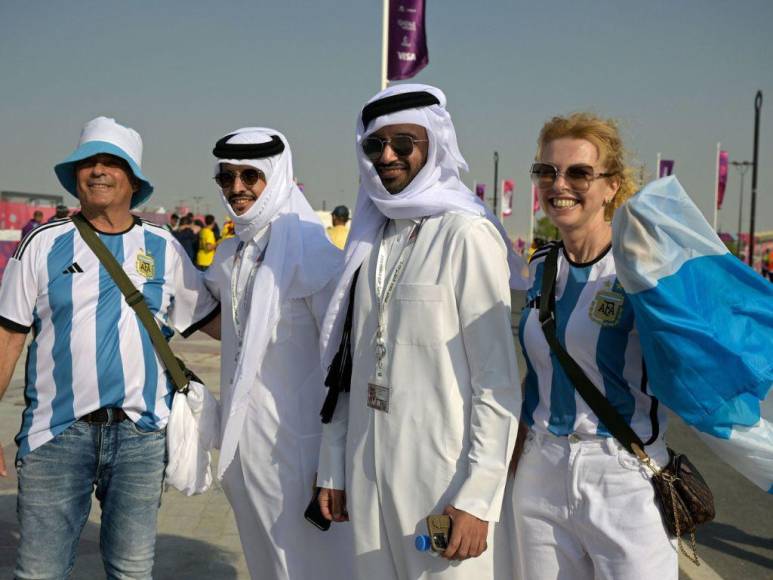 ¡Fiesta total! Así vivieron los aficionados del Mundial el duelo Qatar vs Ecuador