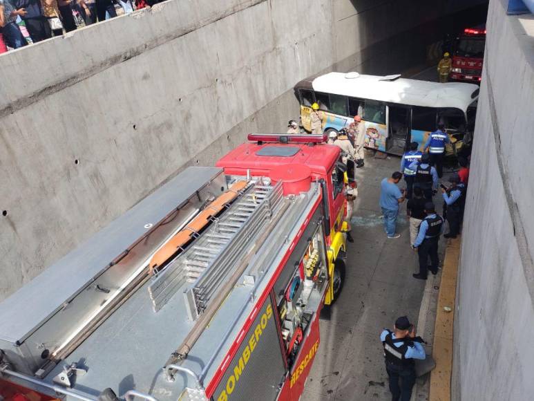 Un muerto y varios heridos: Lo que se sabe del fatal accidente de rapidito que cayó en túnel del bulevar Suyapa