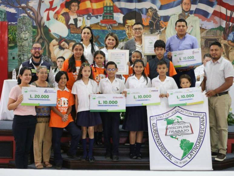 Más de 1,300 defensores del ambiente entregan a Honduras las Escuelas Amigables