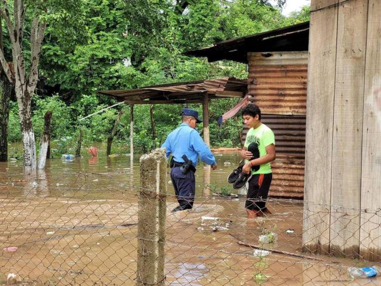 Fuertes inundaciones en la zona norte de Honduras por frente frío