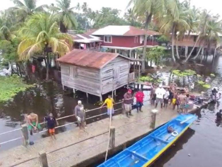 Comunidades incomunicadas, evacuaciones e intensas lluvias: Las imágenes de las inundaciones en La Mosquitia