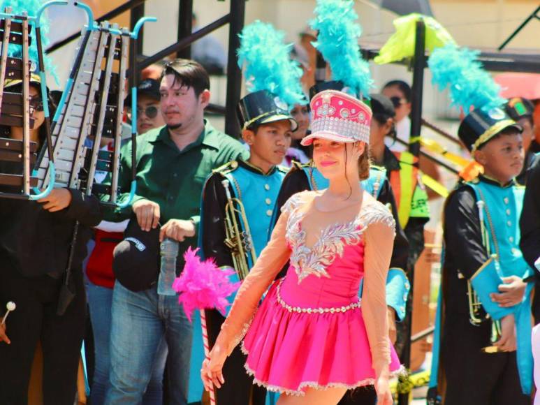 Fervor y brillo: Estudiantes de Valle celebran la Independencia de Honduras