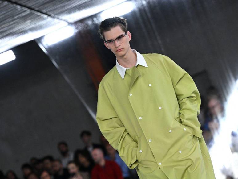 Oda de Prada a la elegancia masculina en la Semana de la Moda de Milán