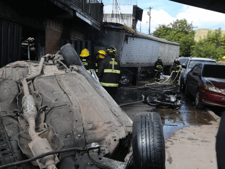 Luto y destrucción: impactantes fotos del choque de una rastra en El Carrizal