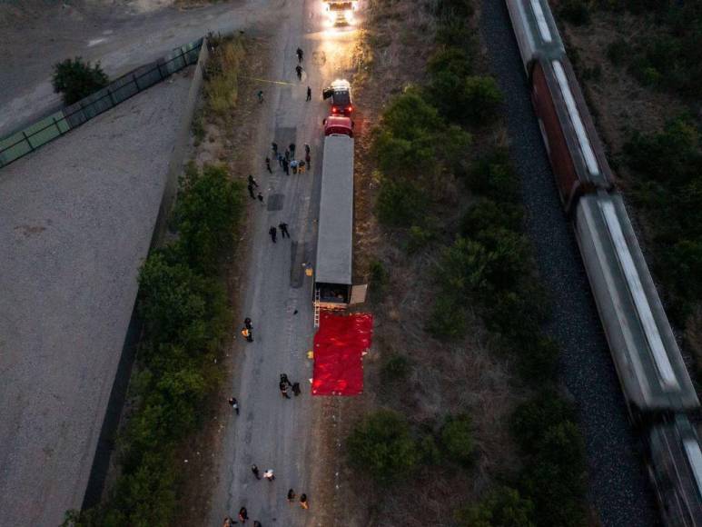 Viaje en tráiler: ataúdes rodantes que vuelven en mortal pesadilla los sueños de los migrantes (Fotos)