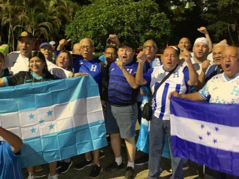 ¡Garra catracha! Aficionados hondureños presentes en Dominicana para el duelo de la H frente a Cuba