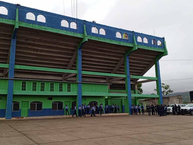 ¡Entre lodo y agua!, así recibe el Brevé Vargas al Olancho y Motagua