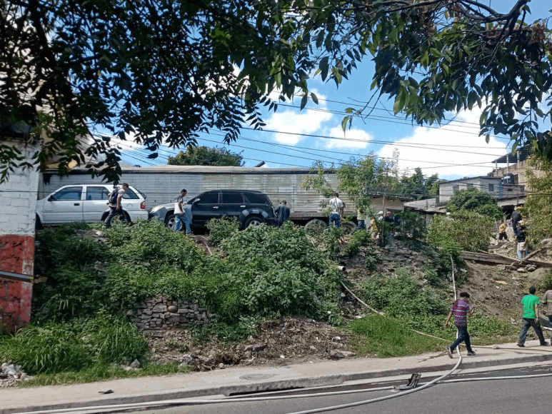 Imágenes del brutal choque de una rastra en El Carrizal; hay dos muertos