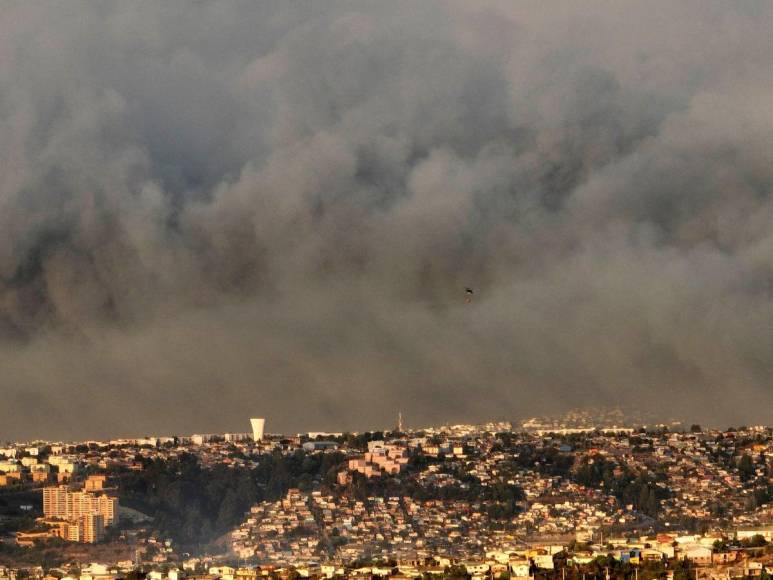 Imágenes del caos infernal que causó incendio forestal en Chile