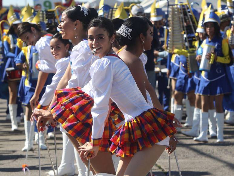 Bellas y relucientes: las sonrisas que más cautivaron en los Desfiles Patrios 2023