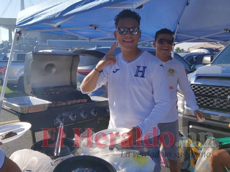 Ambientazo y emoción previo al partido de Honduras vs Argentina