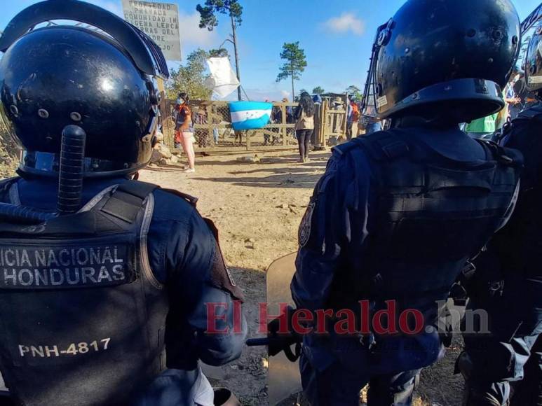 Llanto, confusión y fuerte contingente policial en desalojo a comunidad lenca de Tierras del Padre