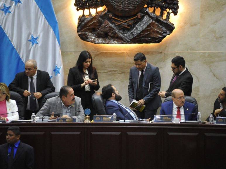 Sin éxito resulta sesión extraordinaria en retorno de diputados al Congreso Nacional