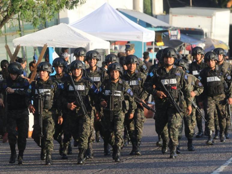 Solemnidad y respeto a la patria: primeras imágenes del desfile en la capital