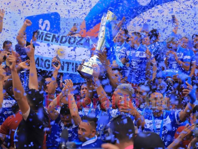 ¡Celebración Azul en el Olímpico! El festejo de los jugadores y afición del Motagua por la copa 18