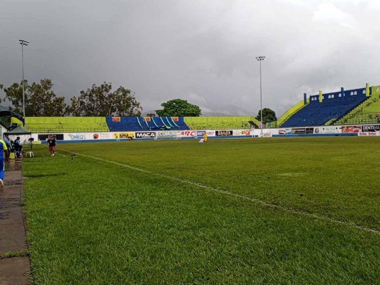 ¡Entre lodo y agua!, así recibe el Brevé Vargas al Olancho y Motagua