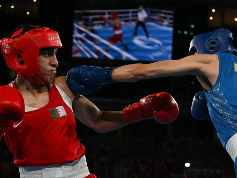 Argelia celebra con alegría la medalla de oro de la boxeadora Imane Khelif