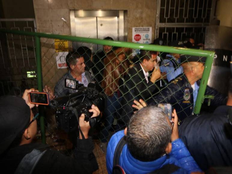 Las 20 fotos que dejó la jornada violenta en el Congreso de Honduras