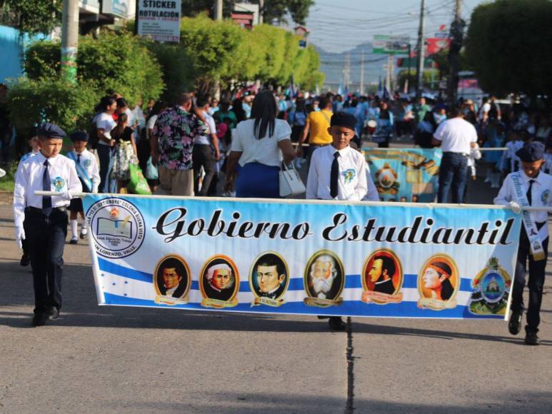 Así desfilaron los niños de los centros educativos de San Lorenzo, Valle