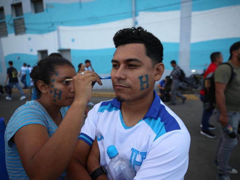 Máscaras, pintura y turquesa: Los aficionados más apasionados por la H