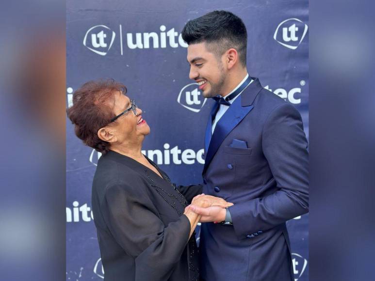 ¡César Enamorado se gradúa! Recibió su título universitario en Unitec