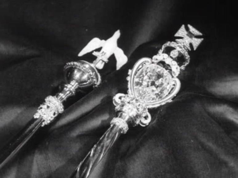 Símbolos de poder, lujo y espiritualidad: Estas son las joyas clave en la coronación del Rey Carlos III