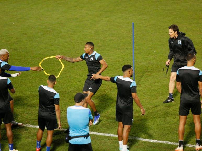 Palabras de Rueda a Palma y Ruiz cambia del estilo: último entrenamiento de Honduras