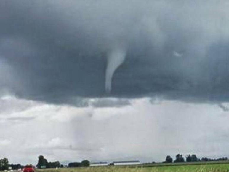 Apocalíptico y destructor: Así fue el tornado que azotó aeropuerto de North Perry en Florida