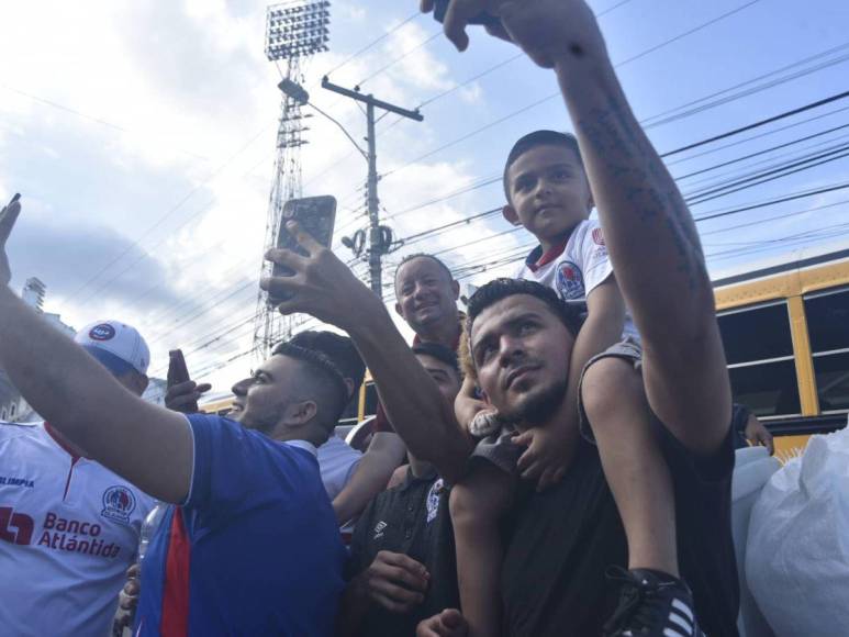 ¡Fiesta merengue! El Morazán se viste de blanco para el clásico Olimpia-Motagua