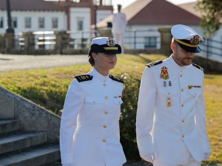 Primeras fotos de la princesa Leonor en la Escuela Naval de Marín en España