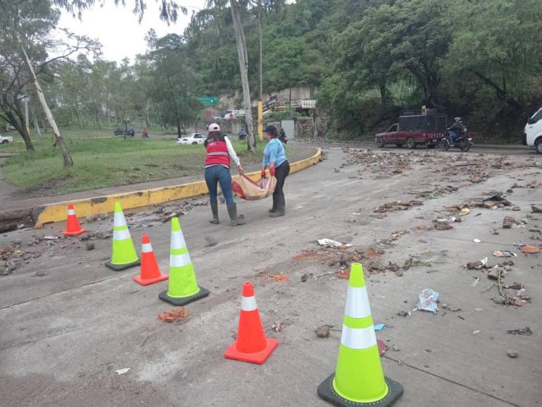 Lodo, desplome de muros y alcantarillas saturadas dejaron lluvias en el Distrito Central