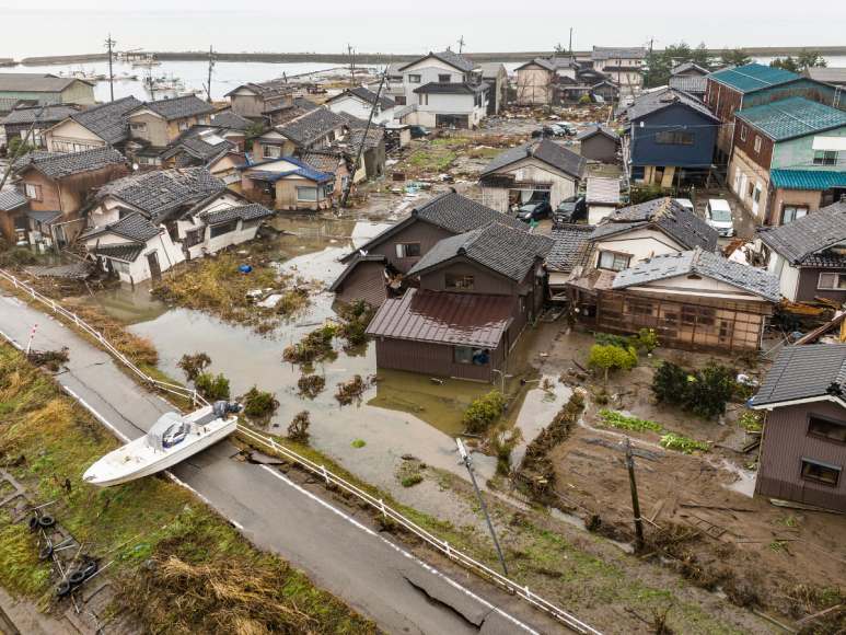 Nuevas réplicas de sismos en Japón; continúa la búsqueda de sobrevivientes