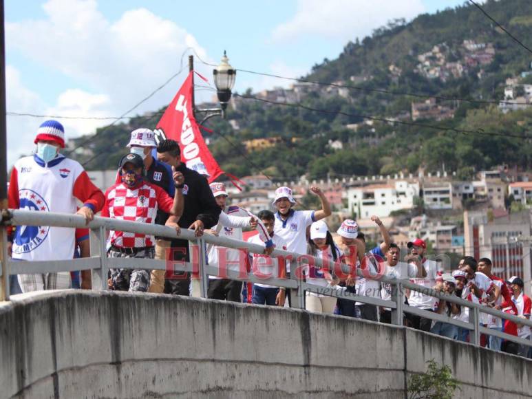 Pasión y amor por los colores: El carnaval de la Ultra Fiel previo al clásico Olimpia vs Real España