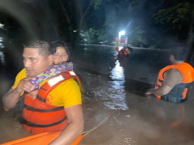 Muerte, desbordamientos y evacuados: Daños tras lluvias que afectan a Honduras (Fotos)