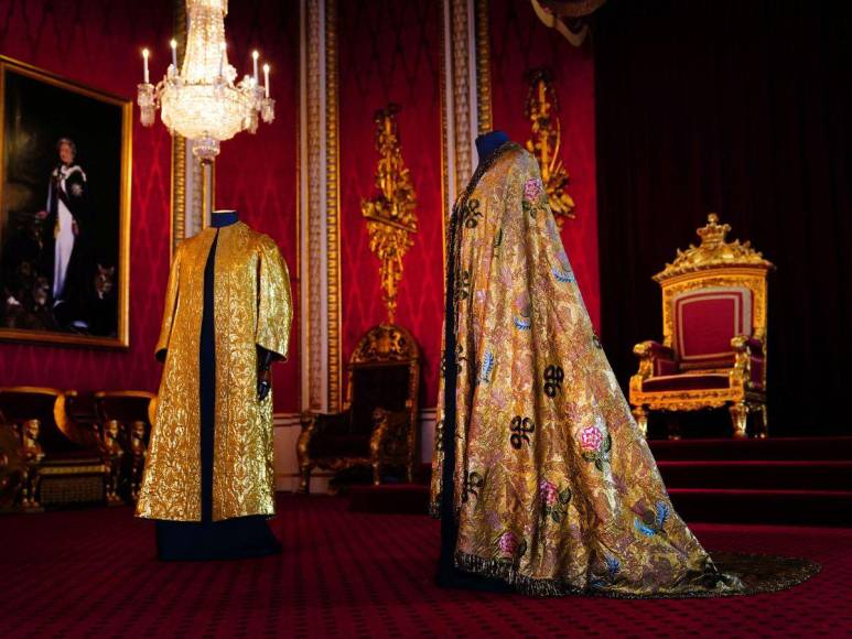 Oro y bordados, las lujosas prendas ceremoniales que se usarán en la coronación de Carlos III