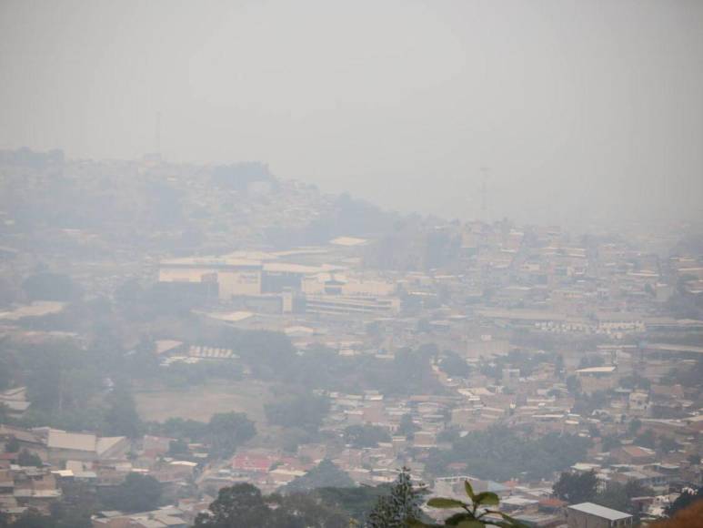 ¡Imparable contaminación! Densa capa de humo permanece sobre Tegucigalpa