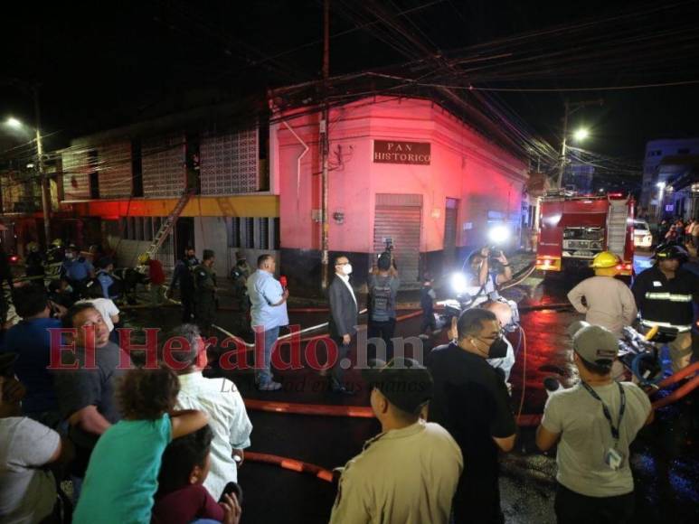 Llanto, dolor y consternación: incendio deja en la calle a varias familias en la capital