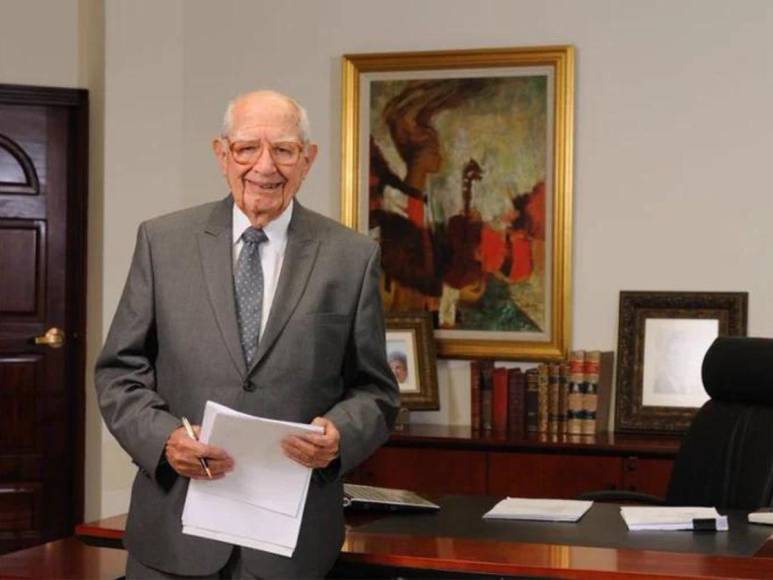 Entre flores y recuerdos de su trayectoria despiden al empresario hondureño Jorge Bueso Arias