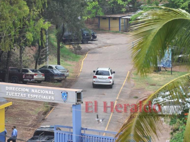 Familia de expresidente Hernández llega a los Cobras, en la que sería su última visita (Fotos)