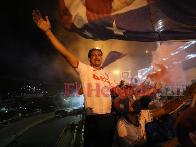 ¡Fiesta de tres colores! Así fue el carnaval de la Ultra Fiel previo al Olimpia vs Municipal