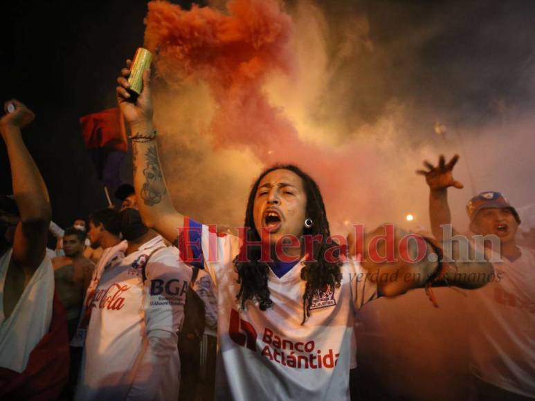 ¡Fiesta de tres colores! Así fue el carnaval de la Ultra Fiel previo al Olimpia vs Municipal