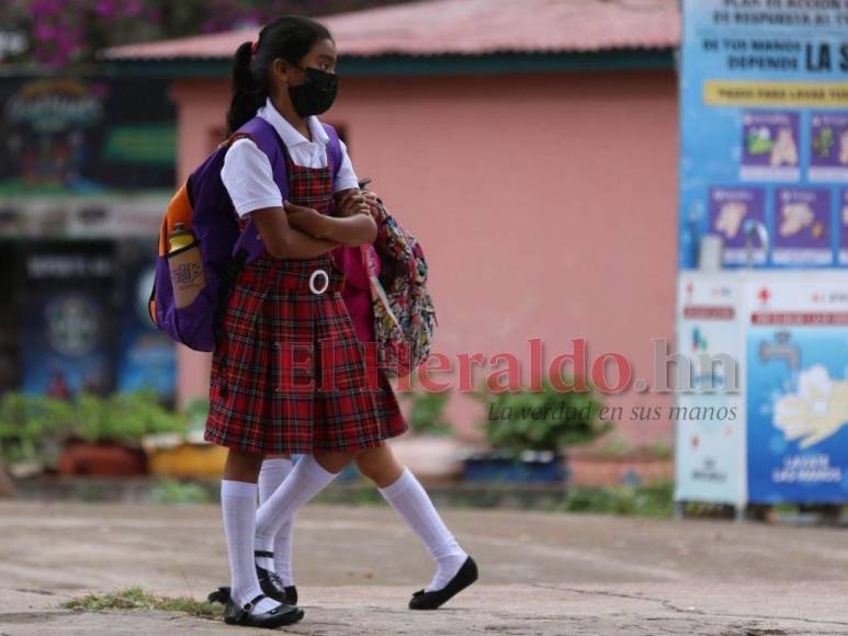 Así se vivió el retorno a clases presenciales en los centros educativos de la capital (Fotos)