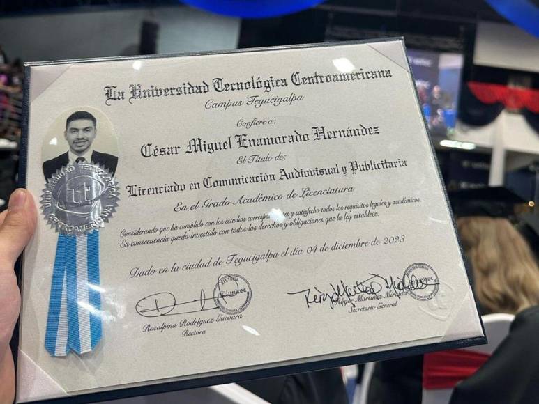 ¡César Enamorado se gradúa! Recibió su título universitario en Unitec