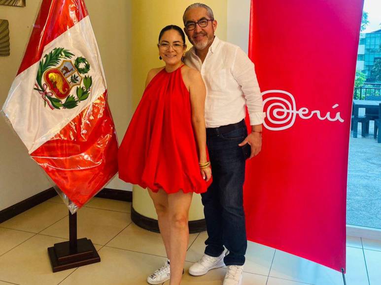 Amigos peruanos en Honduras celebran las fiestas patrias de su país