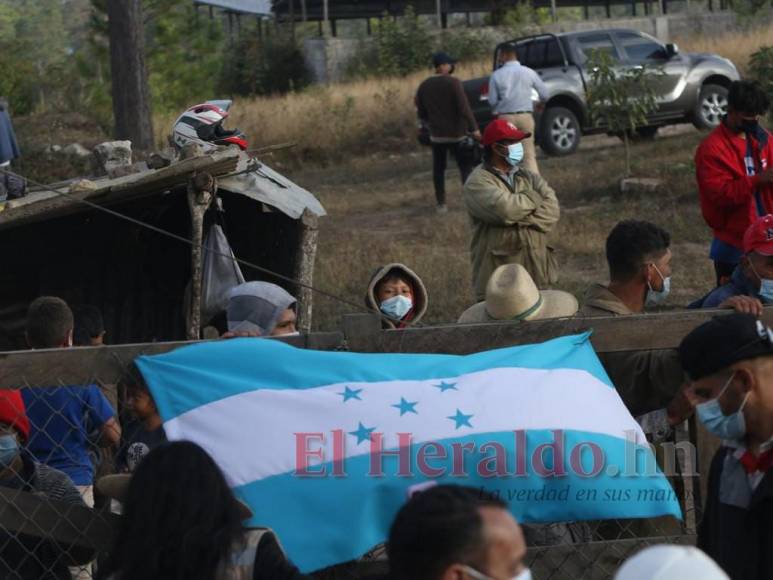 Llanto, confusión y fuerte contingente policial en desalojo a comunidad lenca de Tierras del Padre